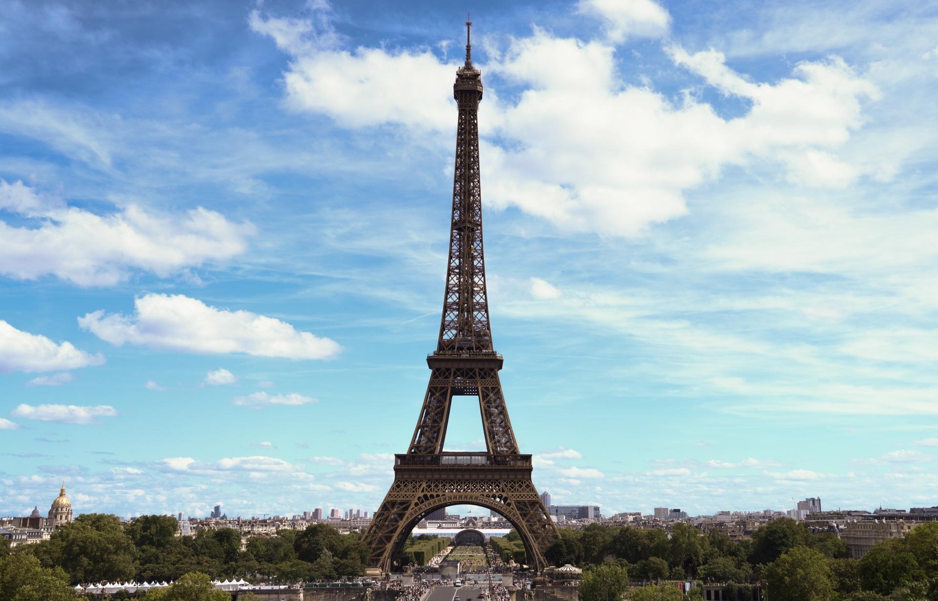 La Torre Eiffel regresa a la normalidad tras una falsa amenaza de bomba