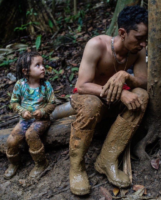 El reencuentro entre un fotógrafo del New York Times y una familia venezolana que retrató en la selva del Darién