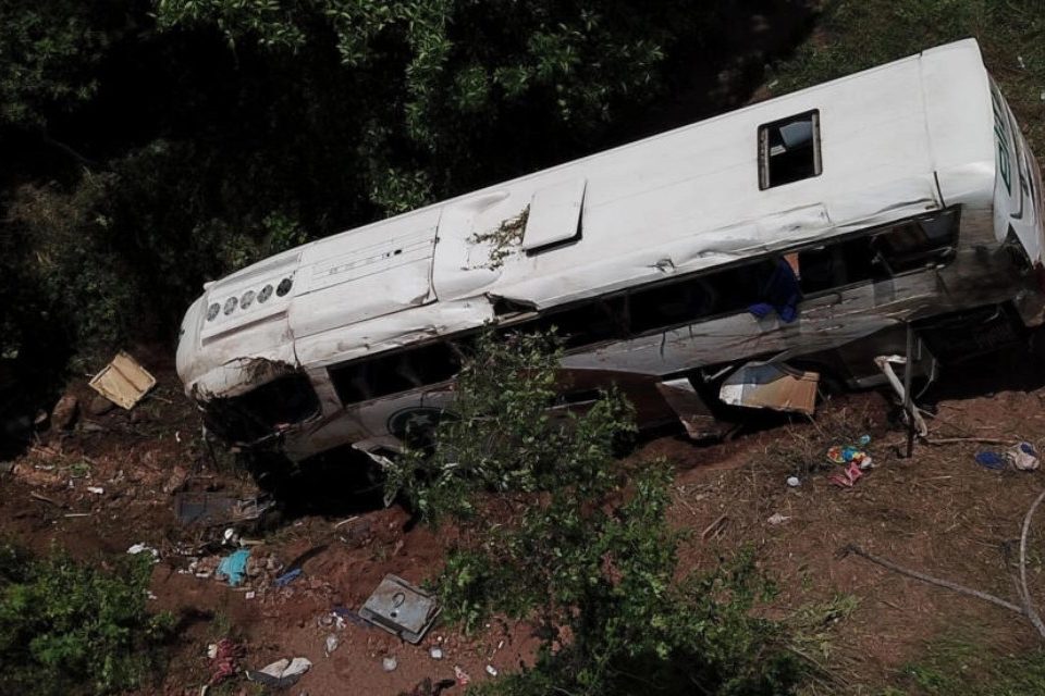 Accidente de autobús con migrantes dejó 18 muertos en México