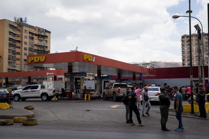 Venezuela está lejos de producir gasolina para cubrir la demanda