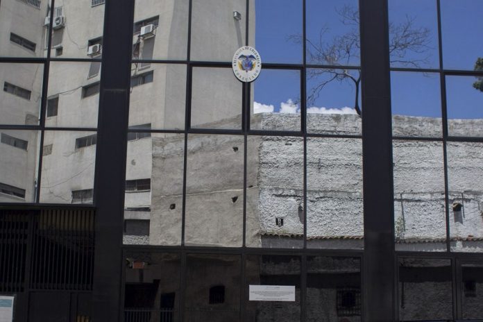 El gobierno de Colombia podría atender temporalmente en la sede de su embajada en Caracas asuntos correspondientes al consulado.