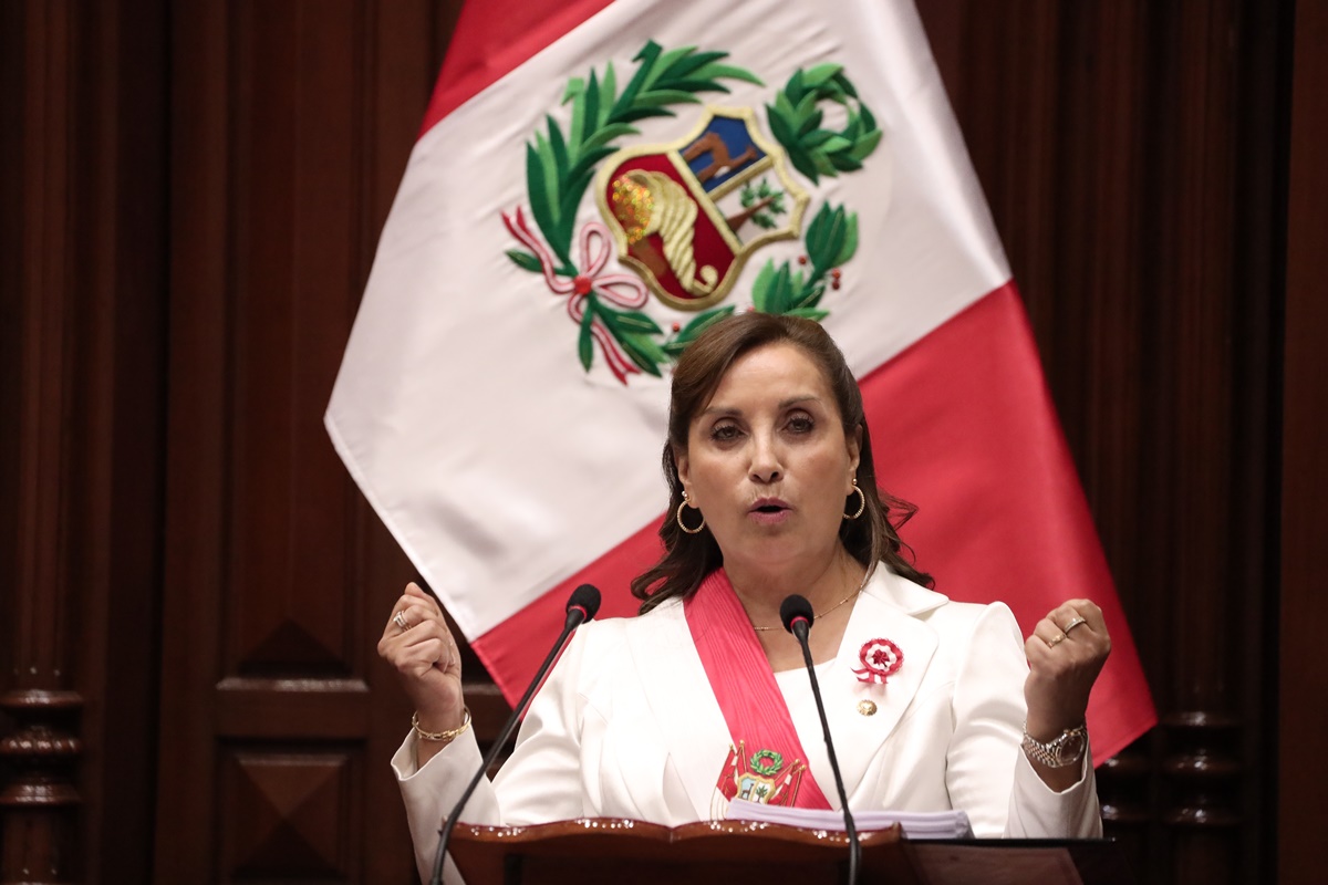 La presidenta peruana Dina Boluarte presenta su primer discurso con motivo del día de la Independencia