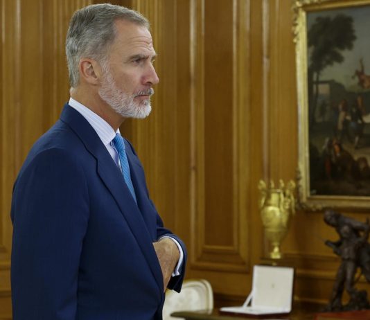 El rey de España Felipe VI culminó este martes su ronda de consultas para decidir quién tiene más posibilidades de ser investido como nuevo presidente del gobierno, si el jefe del ejecutivo saliente, el socialista Pedro Sánchez, o el derechista Alberto Núñez Feijóo.