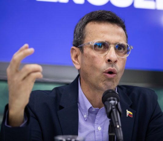 Henrique Capriles sobre aumentar salarios y dolarizar