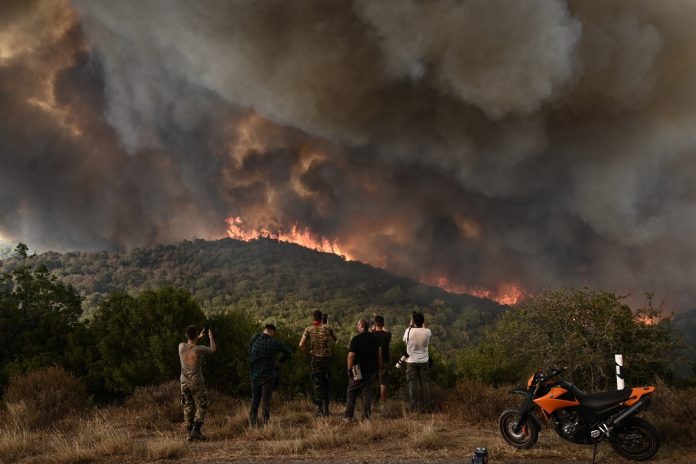 Grecia enfrenta el incendio más grande del que se tenga registro en la Unión Europea