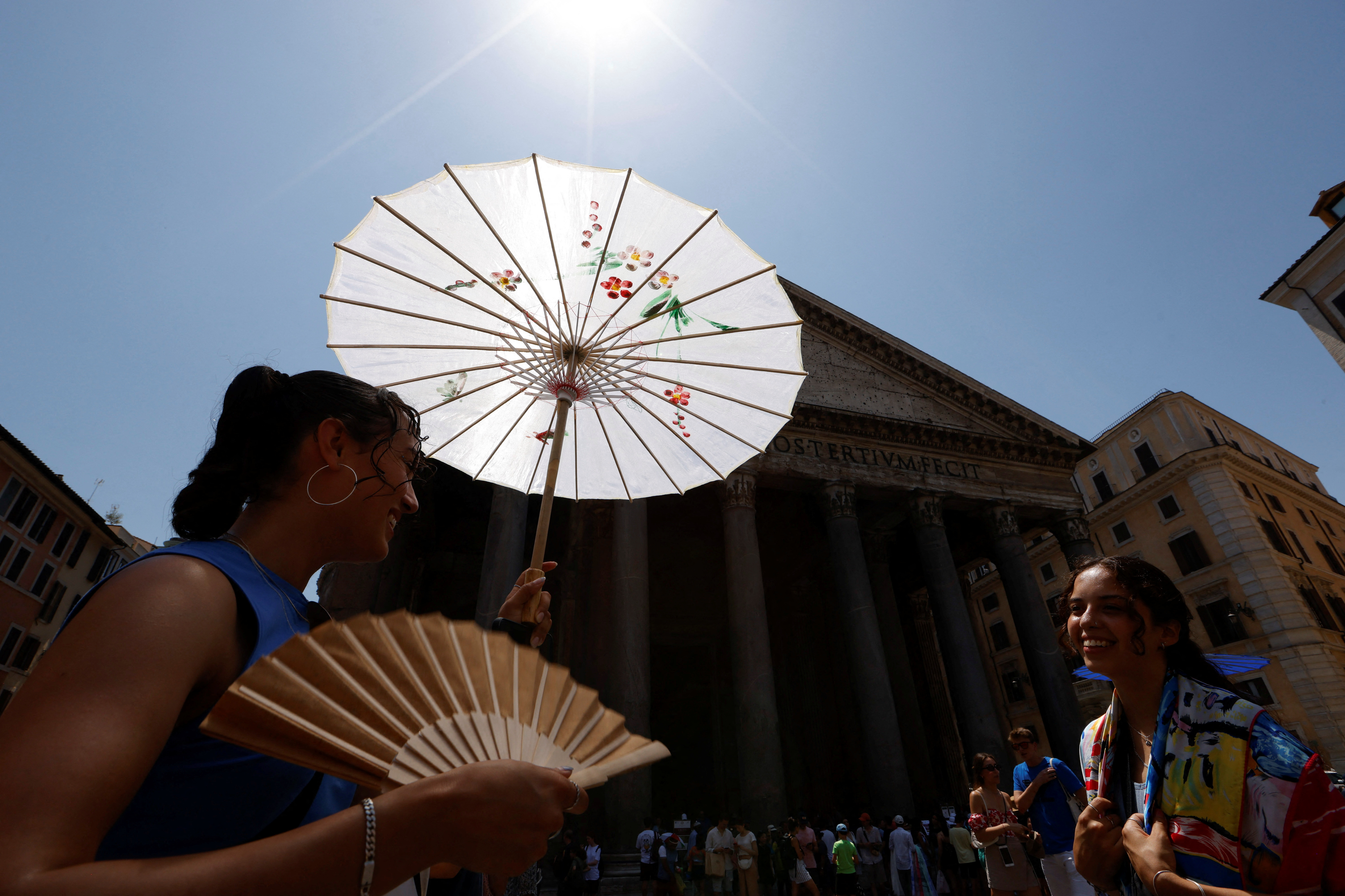 Romans cope with African heat wave as temperatures approach 40 degrees Celsius in Italian capital