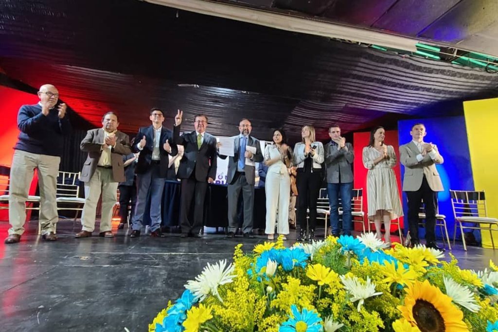 Candidatos a la primaria de oposición democrática firmaron un programa mínimo de gobierno