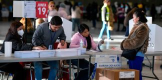 Ecuatorianos voto telemático