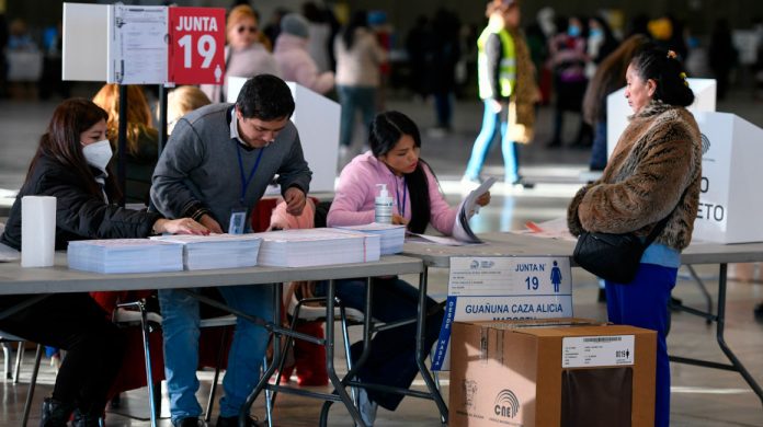 Ecuatorianos voto telemático