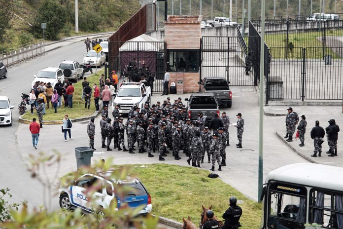 cárceles Ecuador secuestro de policías presos
