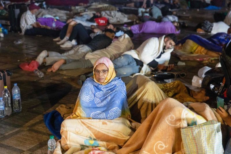 La gente durmió en la calle ante el miedo de un segundo terremoto. Getty Images