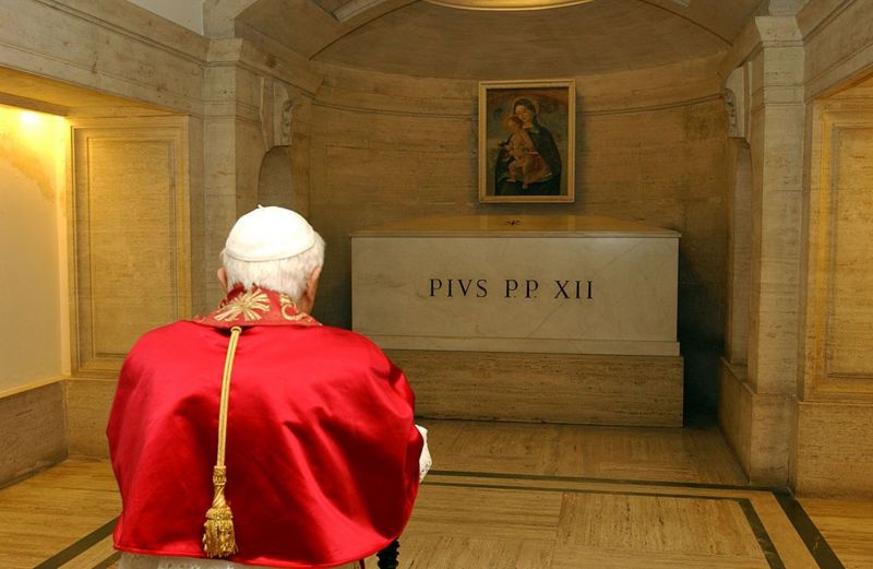 En 2009 el entonces papa Benedicto XVI inició el proceso de beatificación del controvertido Pío XII, una decisión que fue criticada por la comunidad judía.