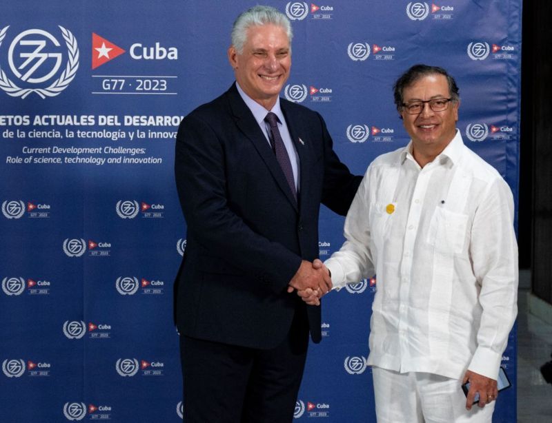 El presidente de Colombia, Gustavo Petro, junto a Miguel Díaz Canel