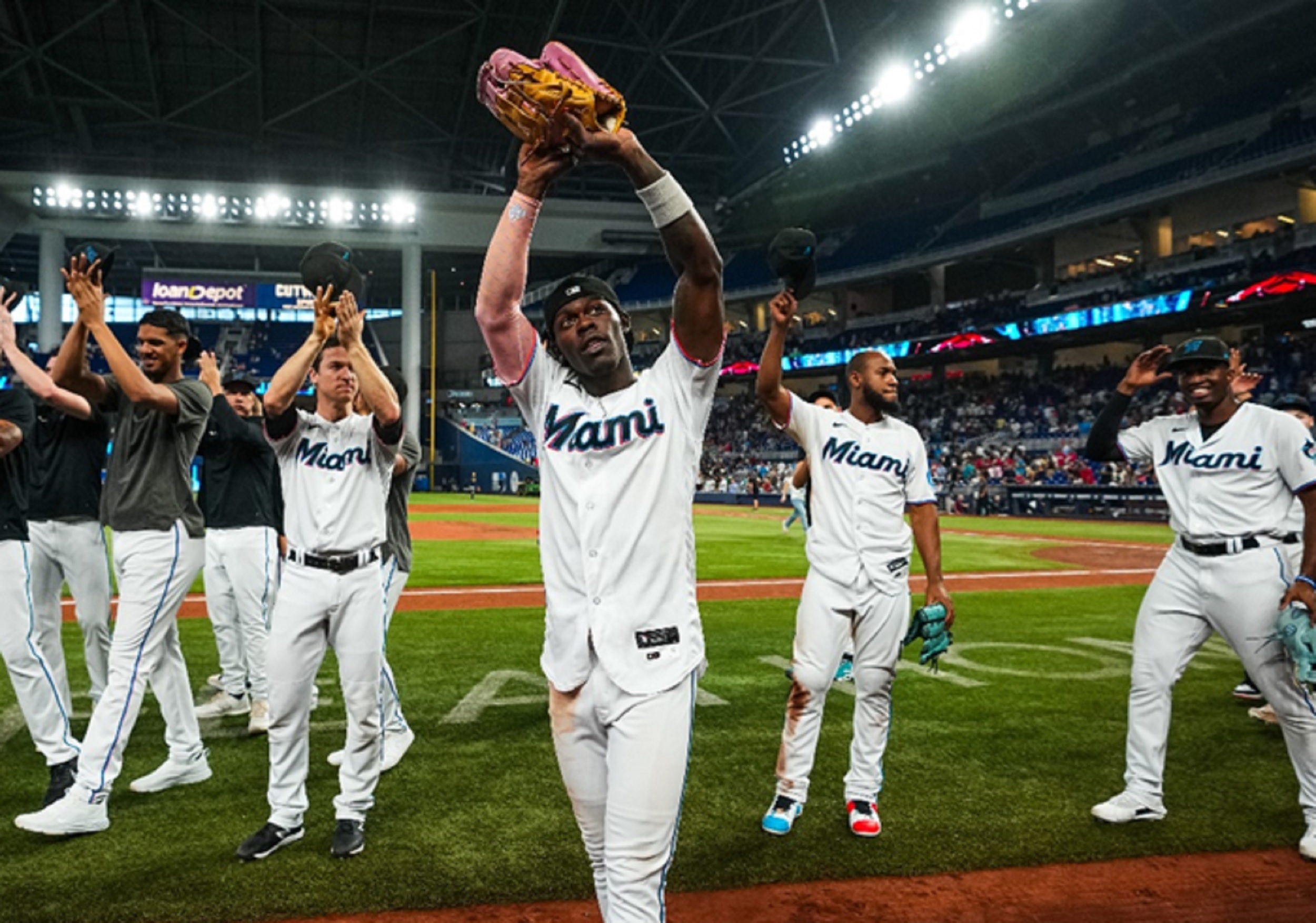 Los Marlins de Miami luchan por clasificar a los playoffs