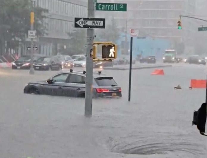 Inundaciones en Nueva York causan alerta lluvias