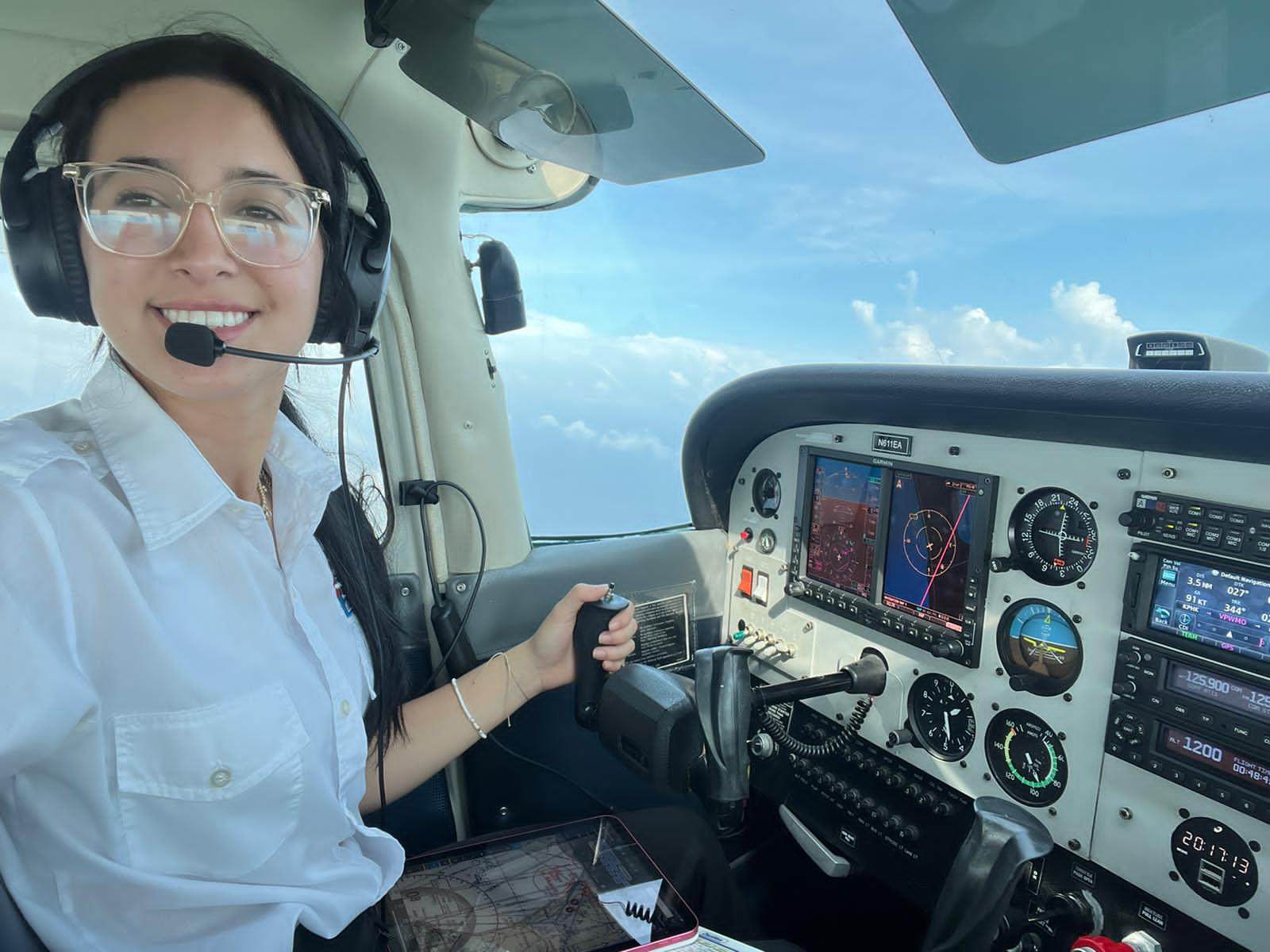 Stefany Belandria, la joven pilota venezolana que sueña con sobrevolar Guasdualito