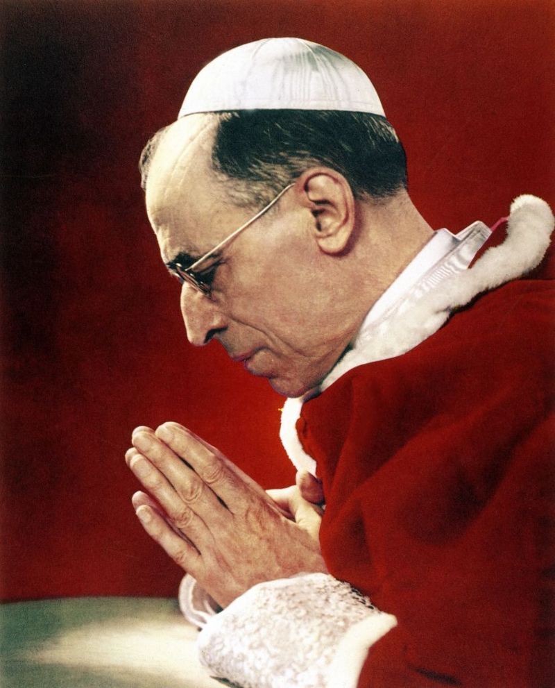 Según sus defensores, Pío XII no condenó públicamente al nazismo ni la persecución contra los judíos porque no quería agravarla.