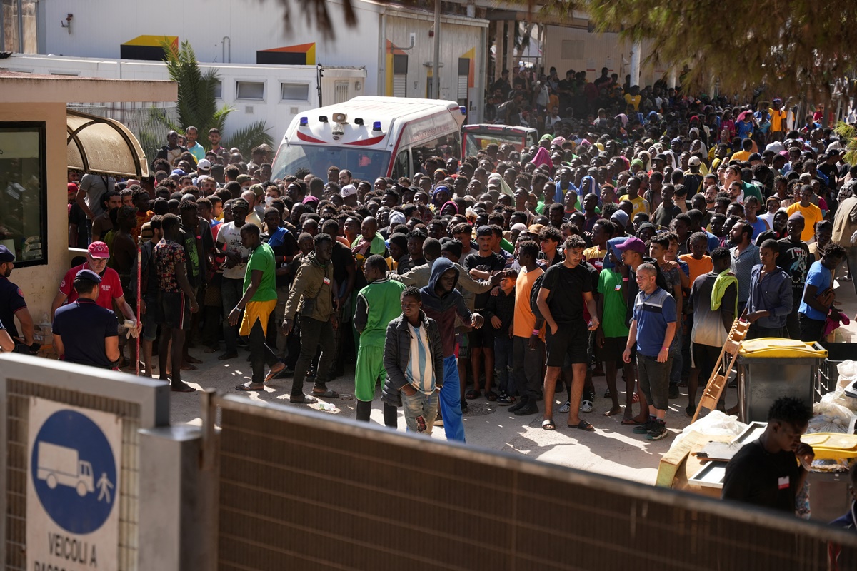 La UE presentó plan de emergencia para ayudar a Italia por migrantes en Lampedusa