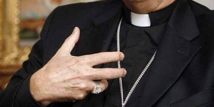 Obispo en Polonia renunció tras organizar una orgía en su parroquia