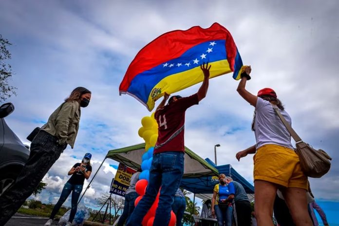 Los migrantes venezolanos con TPS en Estados Unidos deben renovar el permiso de trabajo, que vence este sábado 9 de septiembre.  