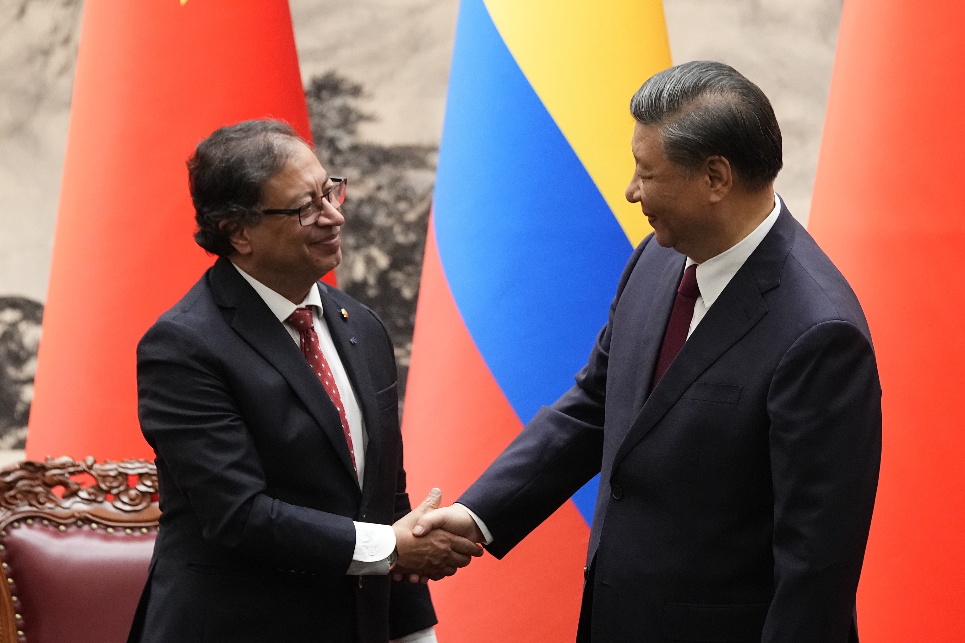 Xi Jinping recibe a Petro y eleva a “estratégica” la relación con Colombia