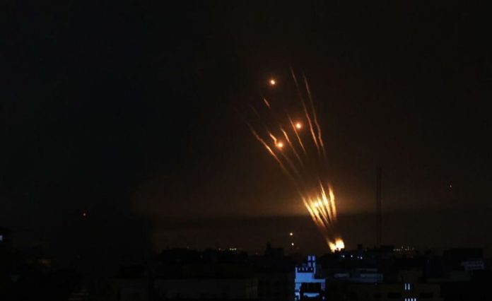 Los intercambios de disparos con misiles entre Israel y Hamás son una escena frecuente