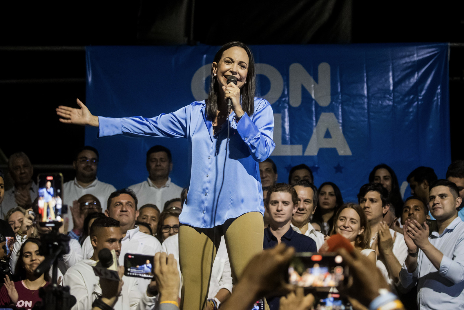 María Corina Machado arrasa en las primarias venezolanas con el 26 % de votos escrutados