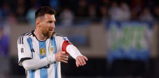 Lionel Messi habría sido escupido por el paraguayo Antonio Sanabria.
