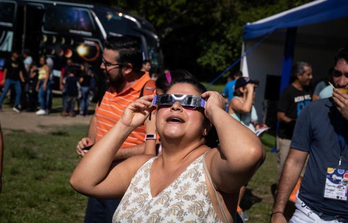 Eclipse solar anular en Caracas