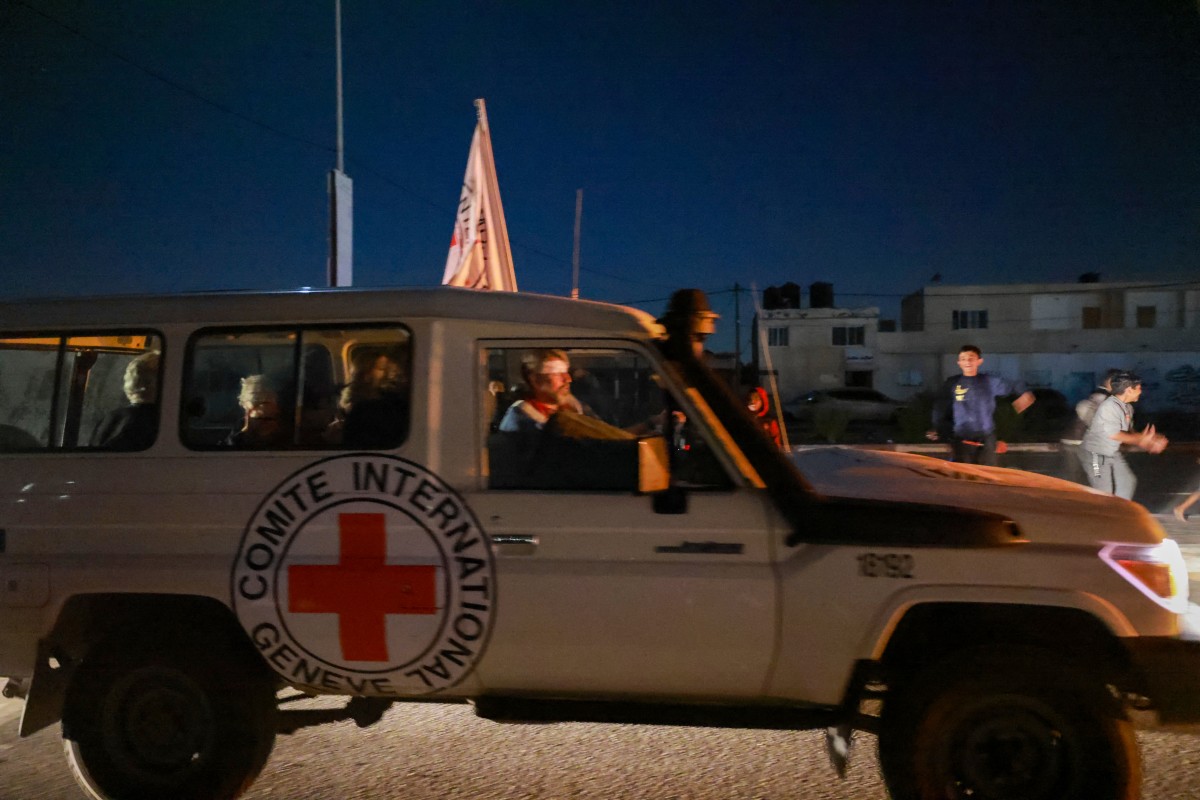 [VIDEOS] Publican imágenes del convoy con los rehenes liberados en el cruce de Rafah