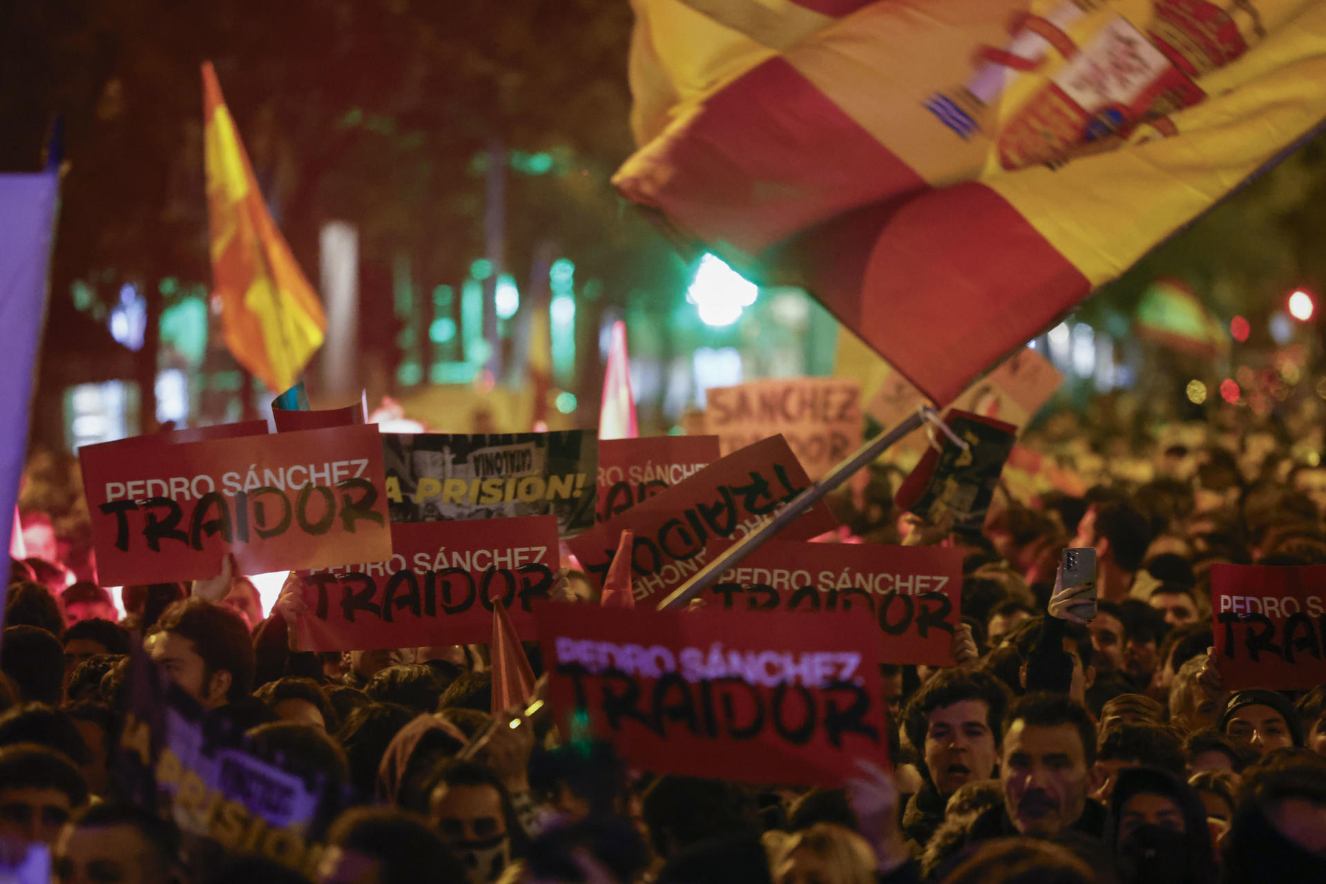 Por segundo día consecutivo: miles de personas protestan en España contra Pedro Sánchez y la amnistía para los independentistas