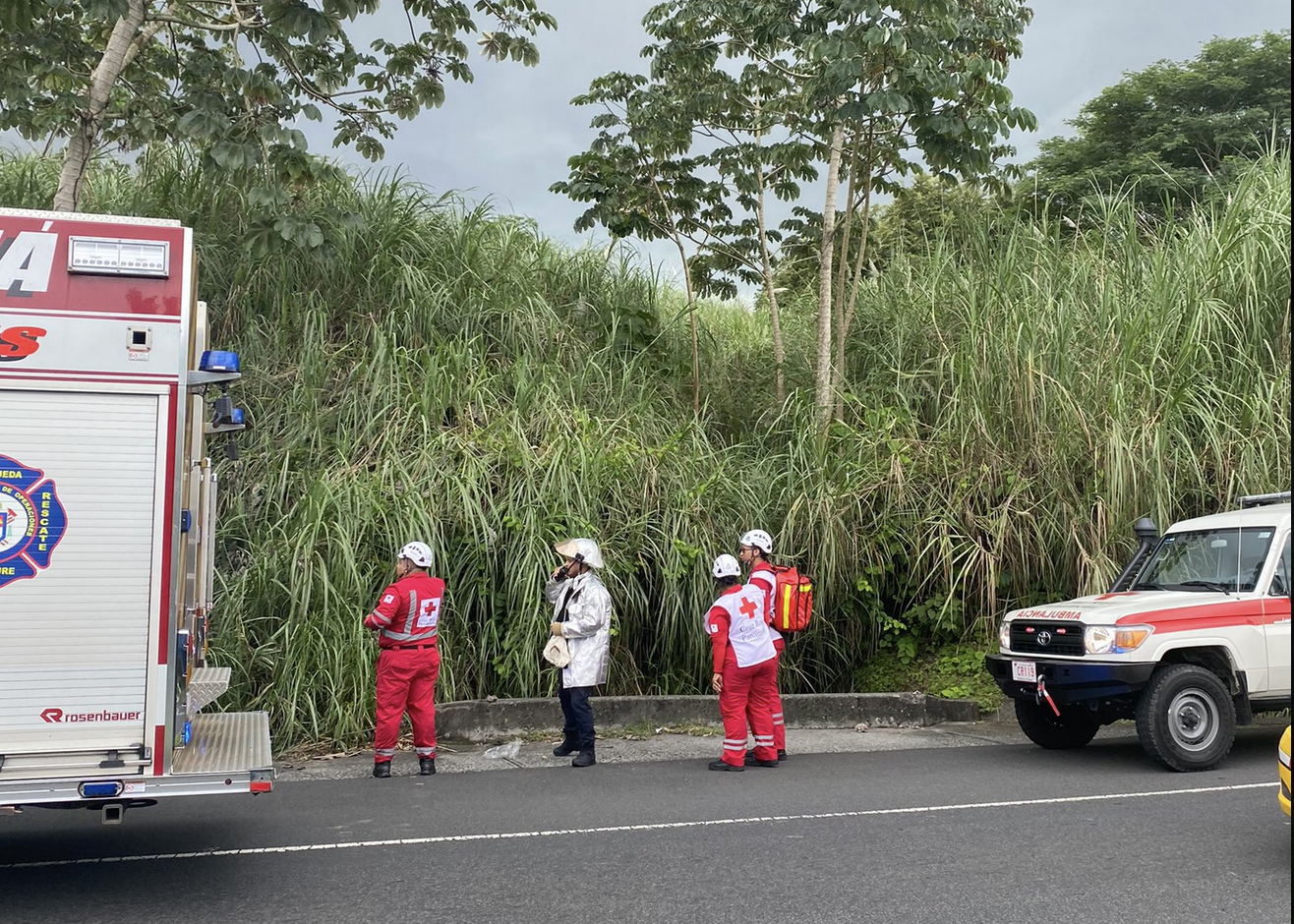 Muere un piloto y otro resulta herido al caer una avioneta en un área boscosa en Panamá