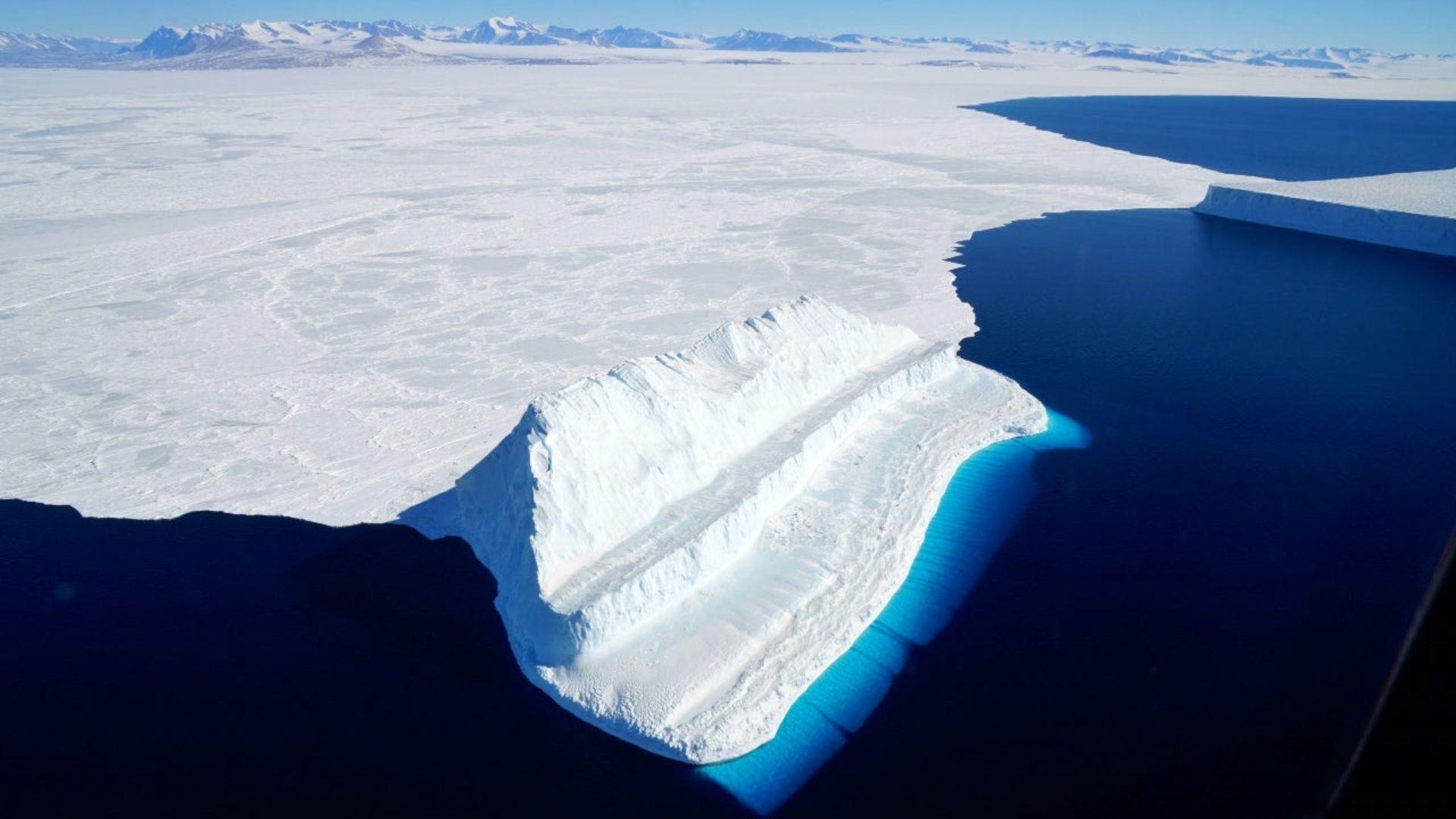 Tras 30 años, el mayor iceberg del mundo vuelve a estar en movimiento