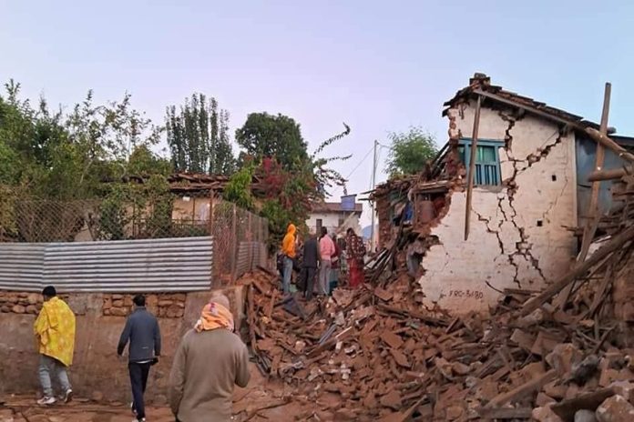 Asciende a 157 la cifra de muertos en Nepal por terremoto de 6,4