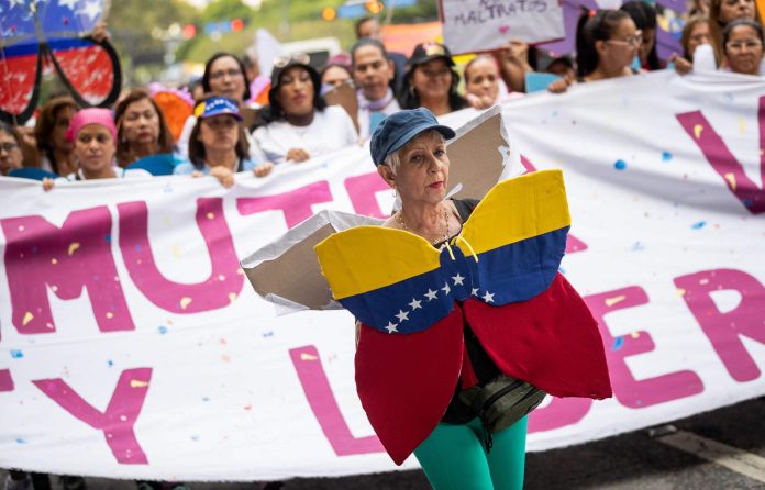 protesta contra la violencia a la mujer en Venezuela