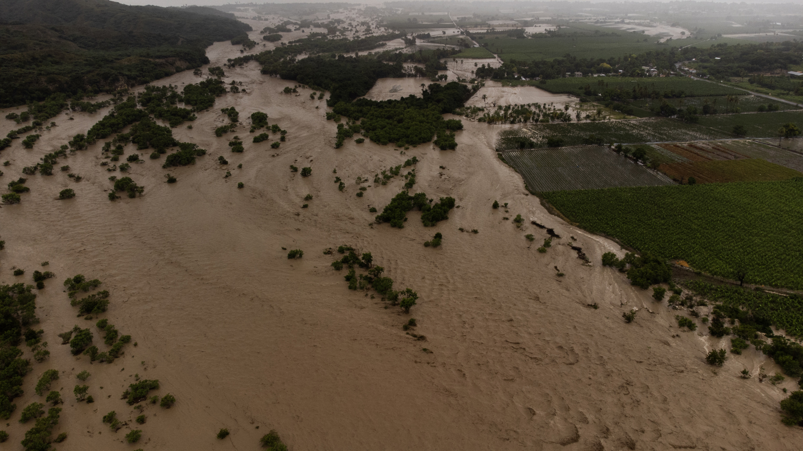 Las lluvias dejan un desaparecido y cientos de desplazados en República Dominicana