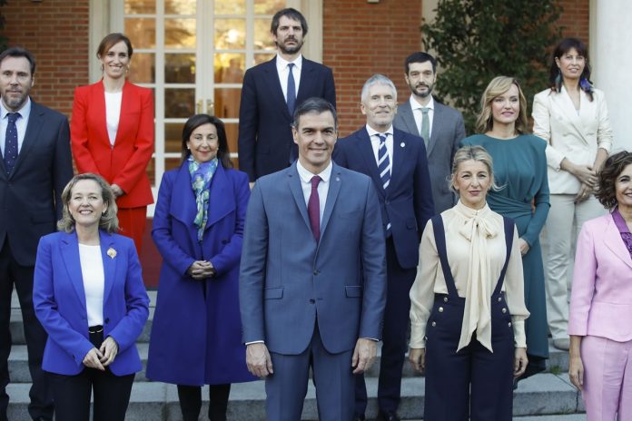 Nuevo gobierno español comenzó su andadura con su primer Consejo de Ministros