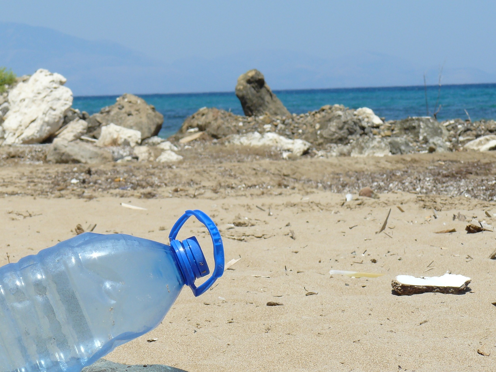 Envases reusables pueden eliminar un billón de los plásticos