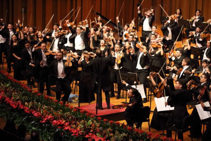 Orquesta Simón bolíva China