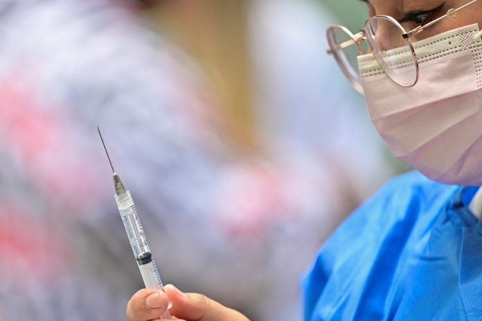 Academia de Medicina pide al gobierno adquirir vacunas ante variante de covid-19
