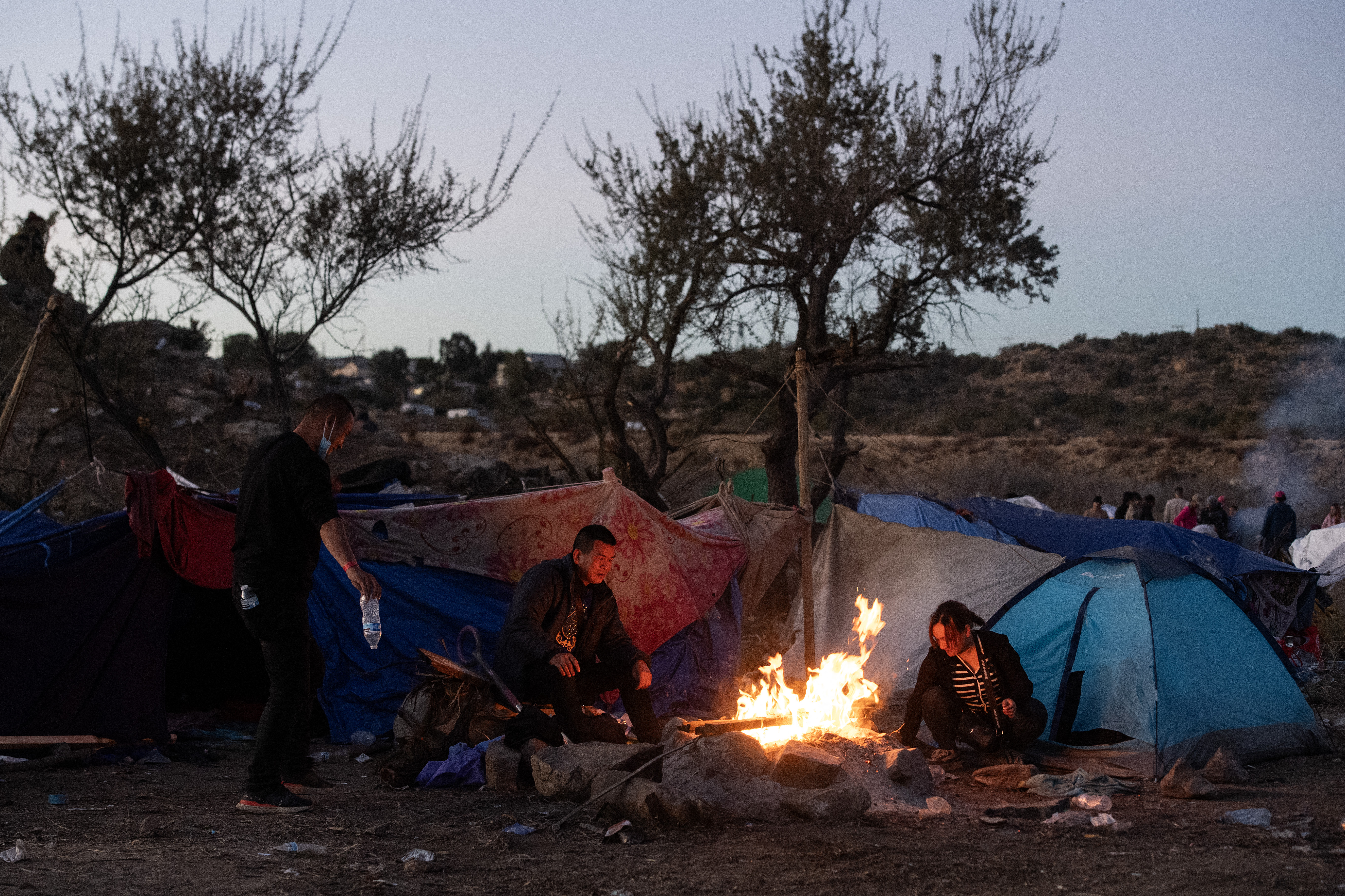 Migrantes malviven en campamentos en el desierto: «La nueva normalidad en la frontera de EE UU»