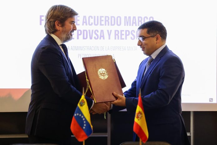 Maduro recibe a directivos de Repsol un día después del acuerdo para reactivar operaciones