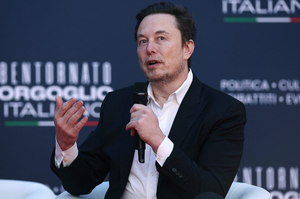 Elon Musk vuelve a demandar a OpenAI