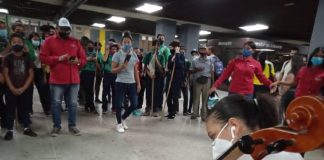 Sistema de Orquetas toca en el metro por el Esequibo