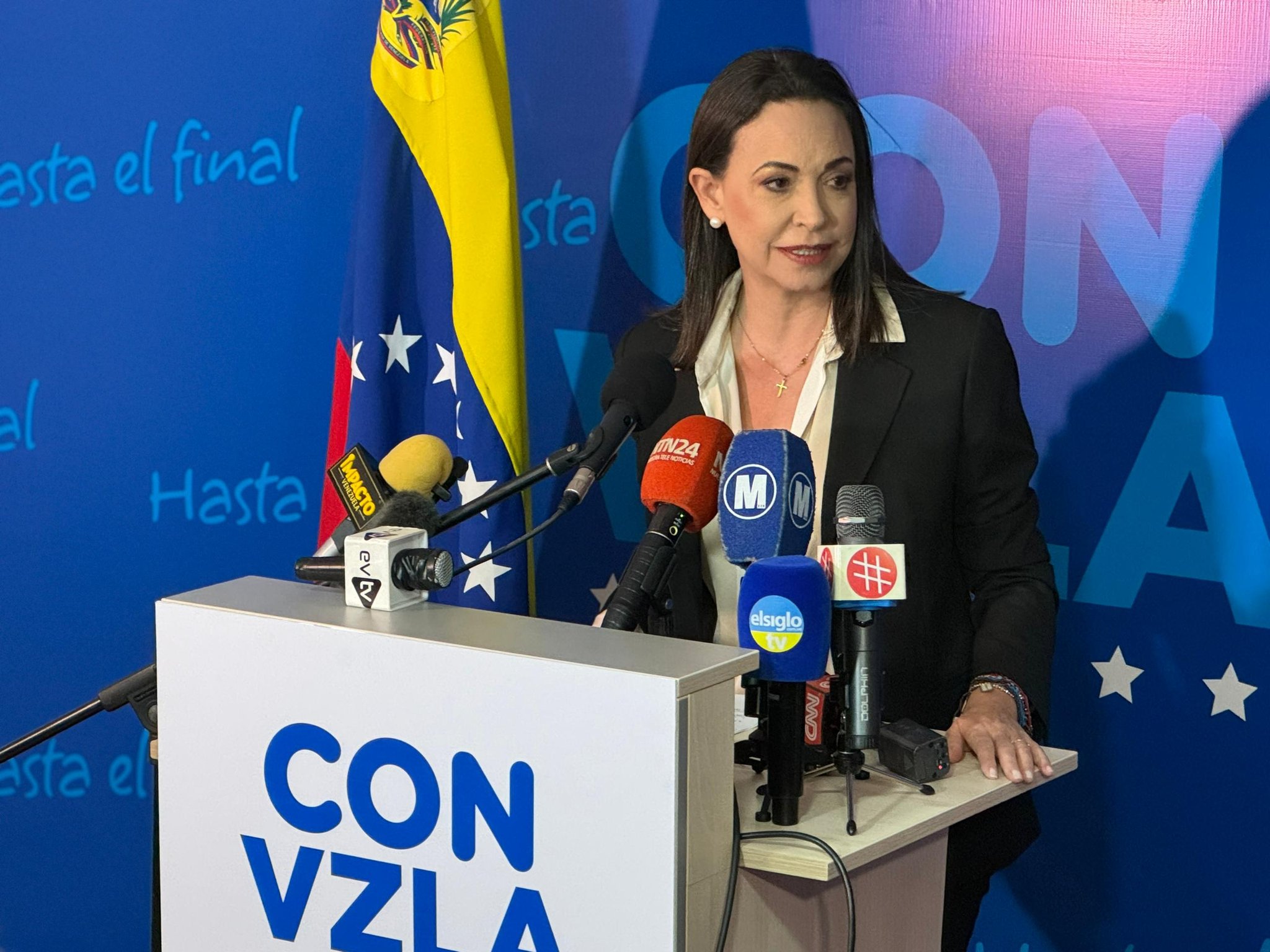 «Hoy los sorprendimos»: María Corina Machado asegura que acudió al TSJ para desafiar a Maduro