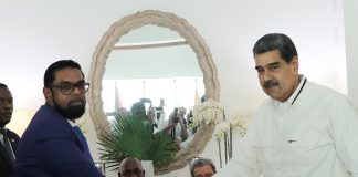 Nicolás Maduro en reunión por el Esequibo