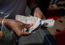 Chavismo aprobó créditos adicionales para el pago del bono de alimentación