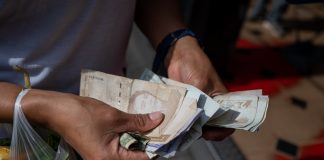 Chavismo aprobó créditos adicionales para el pago del bono de alimentación