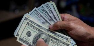 Monto semanal de intervención del BCV alcanzó 100 millones de dólares Ecoanalítica: 45% de los pagos que se hacen en Venezuela son en divisas Mercantil activó servicio para el envío de divisas desde el exterior