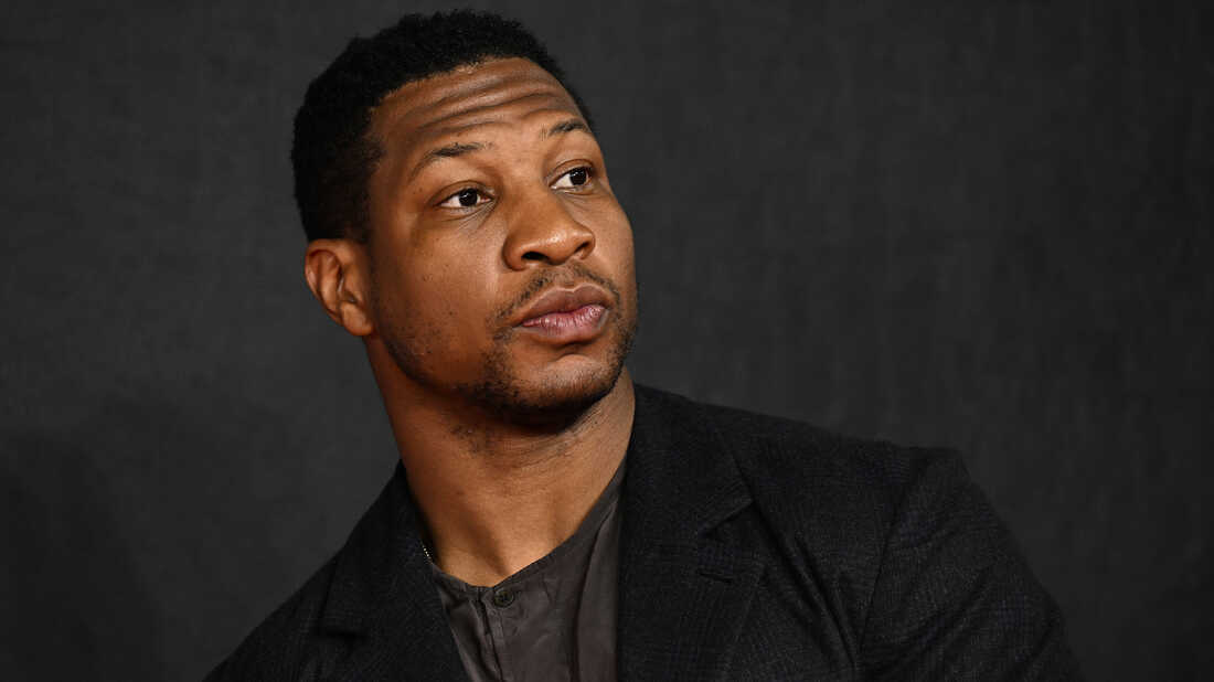 El actor Jonathan Majors es declarado culpable de agresión y acoso a su novia